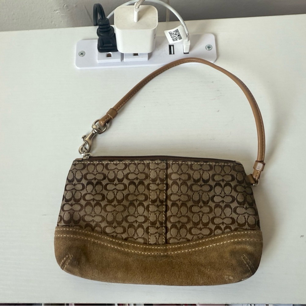 Brown Signature Pattern Wristlet Handbag